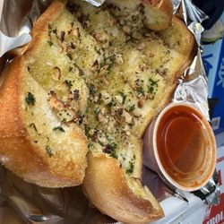 Sal's Italian Restaurant & Pizza - Garlic bread