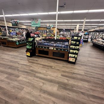 Shaw's - Grocery Near Me - Ludlow, Vermont