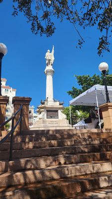 Plaza Colón by null