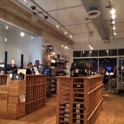 Cuvee Cellars - Der Verkaufsraum mit live Musik am Samstag - Sales area with live Music on saturday