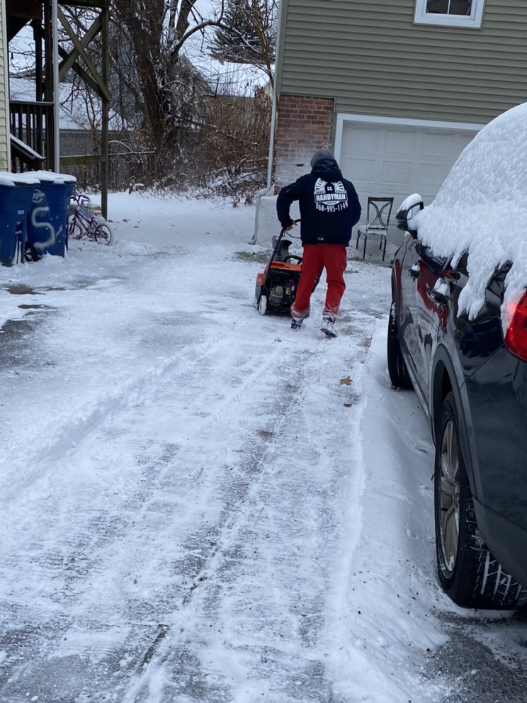 Slide of Everybody Knows Elliot Handyman Services