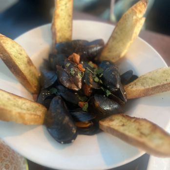 Keuka Kafe a Wine Bar - Mussels - New American Near Me - Forest Hills, New York