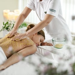 Quellenhotel Heiltherme - Massage in der Heiltherme Bad Waltersdorf, Quellenhotel & Spa