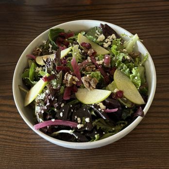 Set The Bar - The Set Salad - Sports Bars Near Me - Omaha, Nebraska Set The Bar - The Set Salad - Sports Bars Near Me - Omaha, Nebraska