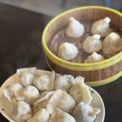 冷冻韭菜猪肉 Pork and chives dumplings and XLB