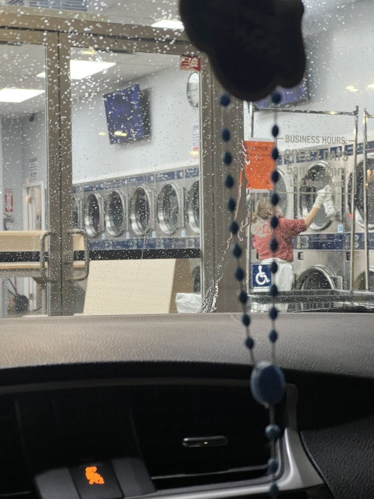 P LAUNDROMAT Updated August 2024 13 Photos & 13 Reviews 3252 W