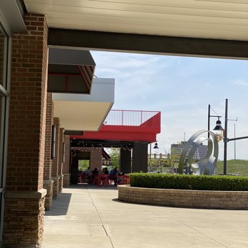 Dave's Hot Chicken - Chicken Shop Near Me - Troy, Michigan