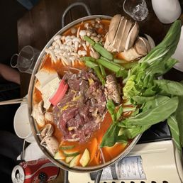 Beef Mushroom Stew / 불고기버섯전골 Beef Mushroom Stew / 불고기버섯전골