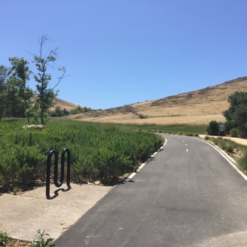 Quail Hill Trailhead - This trail goes upwards a bit. Lots of bikers on it so be aware you'll be sharing the frail. - Hiking Near Me - Irvine, California Quail Hill Trailhead - This trail goes upwards a bit. Lots of bikers on it so be aware you'll be sharing the frail. - Hiking Near Me - Irvine, California