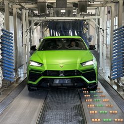 MOBIL Citrus Express Car Wash - Lamborghini Urus using the car wash