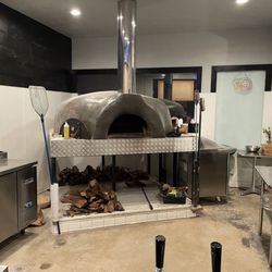 Woodhaus - Wood fired pizza oven. makes delicious pies!