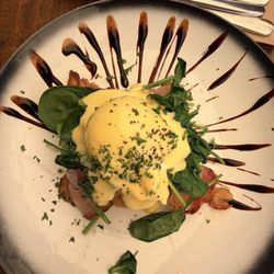 Dynasti Cafe - Rosti with smoked bacon, poached egg, and hash brown