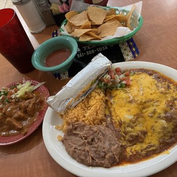 Taqueria La Texana - Texas plate with cheese enchiladas and carne guisada - Mexican Near Me - Edna, Texas Taqueria La Texana - Texas plate with cheese enchiladas and carne guisada - Mexican Near Me - Edna, Texas