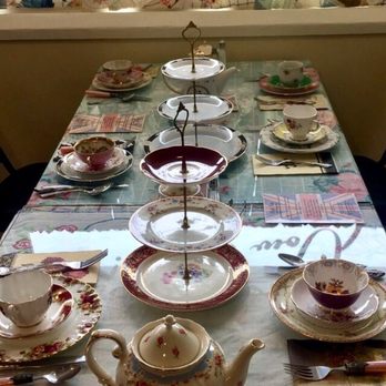 The Teapot on Wheels - Table setting waiting for you and your friends! - American Near Me - Gold Hill, Oregon