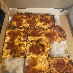 La Eda's Restaurant - Tray of Pepperoni (taken after I ate 2 slices!)