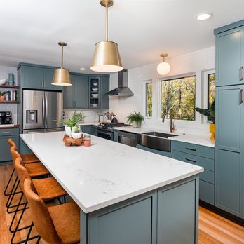 Reico Kitchen & Bath - a large kitchen with a center island - Kitchen & Bath Near Me - Fredericksburg, Virginia Reico Kitchen & Bath - a large kitchen with a center island - Kitchen & Bath Near Me - Fredericksburg, Virginia