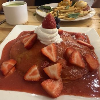 YogurStory - Strawberry pancakes - Pancakes Near Me - Honolulu, Hawaii
