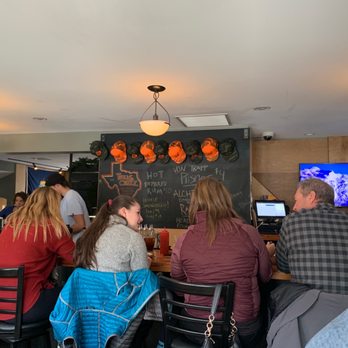 Doc Ponds - Bar Area - Bars Near Me - Stowe, Vermont