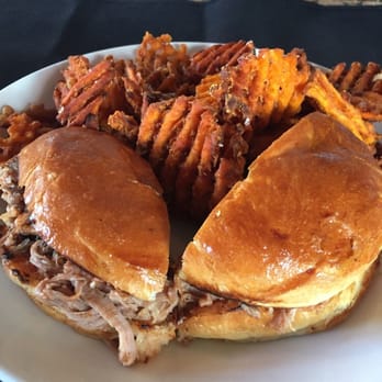 Kingfish Kitchen & Cocktails - Pulled pork sandwich - Cajun/Creole Near Me - New Orleans, Louisiana