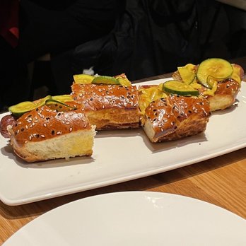 Gordon Ramsay Burger - Standard dawg - Salad Near Me - Chicago, Illinois