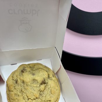 Crumbl - Pleasant Prairie - Milk chocolate chip cookie - Bakeries Near Me - Pleasant Prairie, Wisconsin