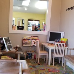 Luekenga R L Optometrist - A waiting area for the kids. Certainly, family friendly.