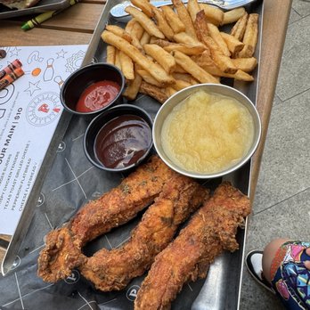 Puttshack - Miami - Kids chicken fingers and fries - Mini Golf Near Me - Miami, Florida