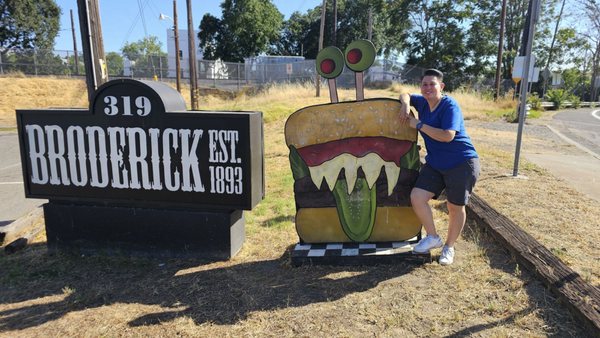 319 Broderick by null