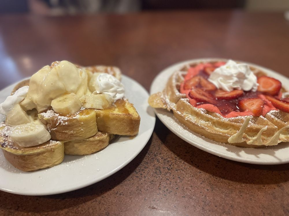 Ely’s Restaurant - Photo 3