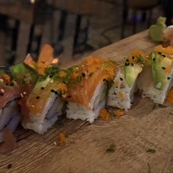 Solomon's Landing - Rainbow catch of the day roll