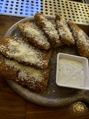 Valsos Table and Bar by null