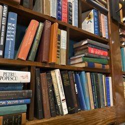 Charlie Brown's Steakhouse - They have a lot of books but that does not compensate the overall experience