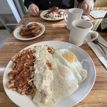 Cook N' Pot - Corned Beef Hash & Eggs - American Near Me - Yuba City, California Cook N' Pot - Corned Beef Hash & Eggs - American Near Me - Yuba City, California