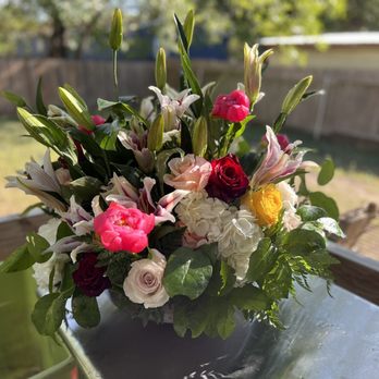 Flora Funeral Sympathy Flowers - For the table - Florists Near Me Flora Funeral Sympathy Flowers - For the table - Florists Near Me