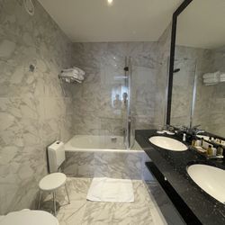 Aragon Hotel  - Beautiful bathroom