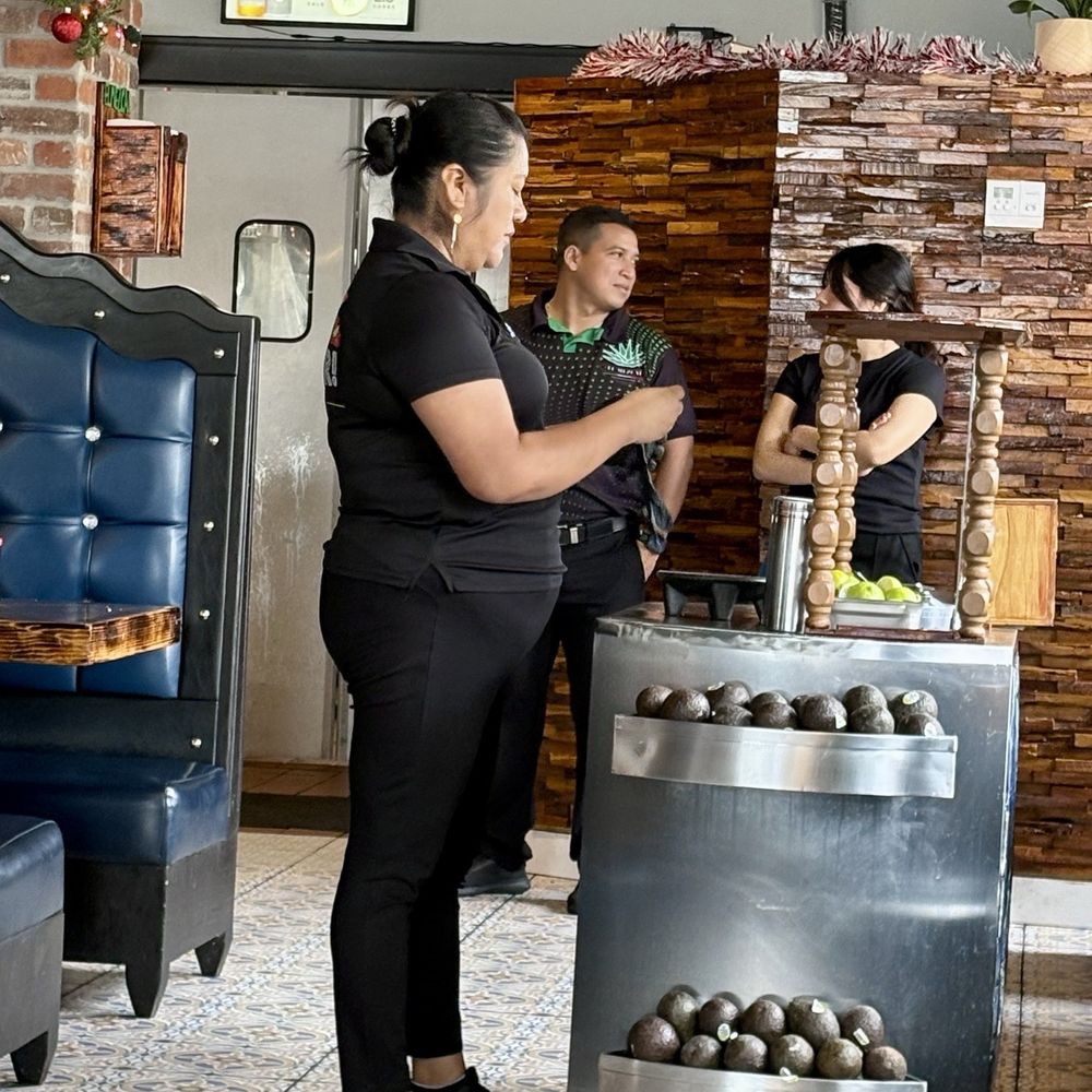 El Mezcal Mexican Restaurant Mount Dora - Guacamole cart! - Mexican Near Me - Mt Dora, Florida