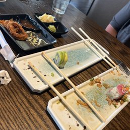 Calamari 4/10 Sumo roll hot Cheeto girl galore Rainbow, avocado saves the fishiness Vodka cran well balanced Would come here again Calamari 4/10 Sumo roll hot Cheeto girl galore Rainbow, avocado saves the fishiness Vodka cran well balanced Would come here again