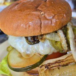 El Cap Restaurant - World Champ Cheeseburger!