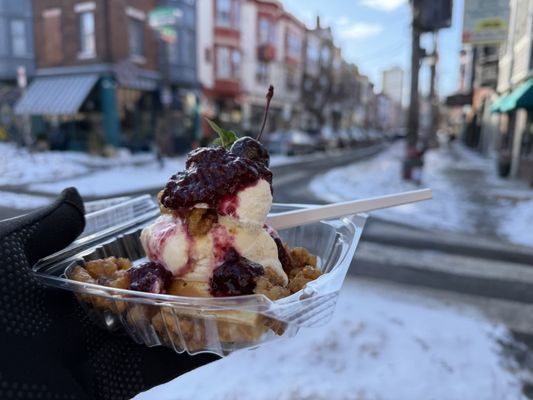 Cuzzy’s Ice Cream Parlor by null