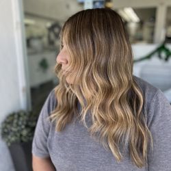 Uniq Hair Gallerie