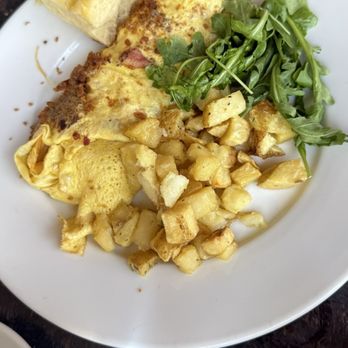 Si Bon - The Meat Lovers Omelet - Belgian Near Me - Rancho Mirage, California