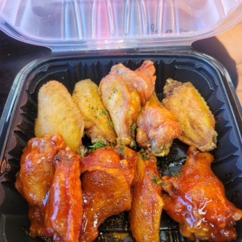 Cuzzo's Cuisine - Lemon pepper & Mambo sauce wings - Southern Near Me - Charlotte, North Carolina Cuzzo's Cuisine - Lemon pepper & Mambo sauce wings - Southern Near Me - Charlotte, North Carolina