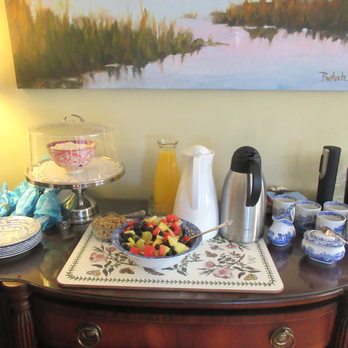 Captain Newton's Inn - Coffee and snacks. - Bed & Breakfast Near Me - Southport, North Carolina