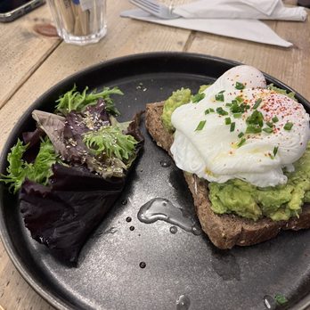 Dulce Cafe - Egg with guacamole - Coffee & Tea Near Me - London, XGL Dulce Cafe - Egg with guacamole - Coffee & Tea Near Me - London, XGL