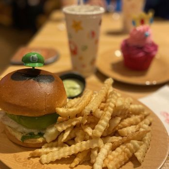 Toadstool Cafe - Luigi burger - Cafes Near Me - Universal City, California Toadstool Cafe - Luigi burger - Cafes Near Me - Universal City, California