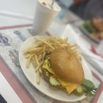Steak ’n Shake - Single Steakburger with their famous French fries - Burgers Near Me - Las Vegas, Nevada Steak ’n Shake - Single Steakburger with their famous French fries - Burgers Near Me - Las Vegas, Nevada