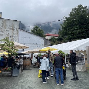 Deckhand Dave's Fish Tacos - Eating area - Food Trucks Near Me - Juneau, Alaska Deckhand Dave's Fish Tacos - Eating area - Food Trucks Near Me - Juneau, Alaska