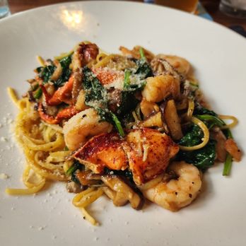 Yard House - Lobster garlic noodles - New American Near Me - Indianapolis, Indiana Yard House - Lobster garlic noodles - New American Near Me - Indianapolis, Indiana