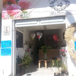 Florería You and Me - Fachada de lejos