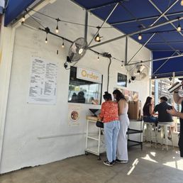 order kiosk / seating area